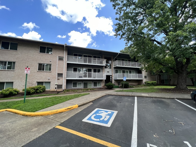 Richmond Condo: 808 Brook Hill Rd