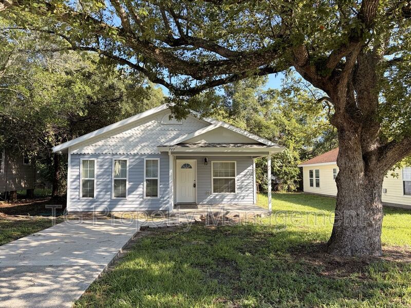 Jacksonville House: 747 Broxton St