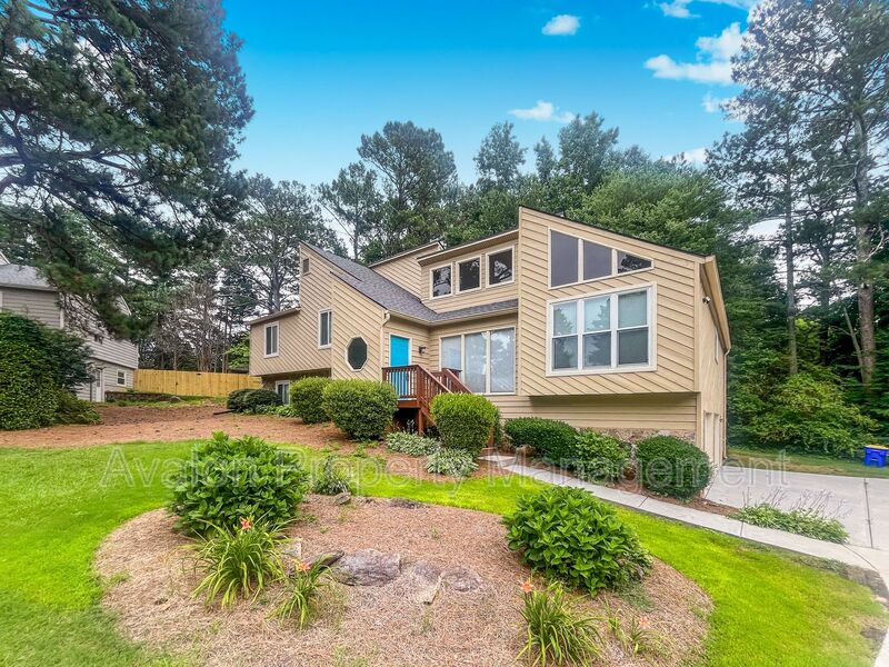 Marietta House: 2010 Shadow Bluff Ct Ne