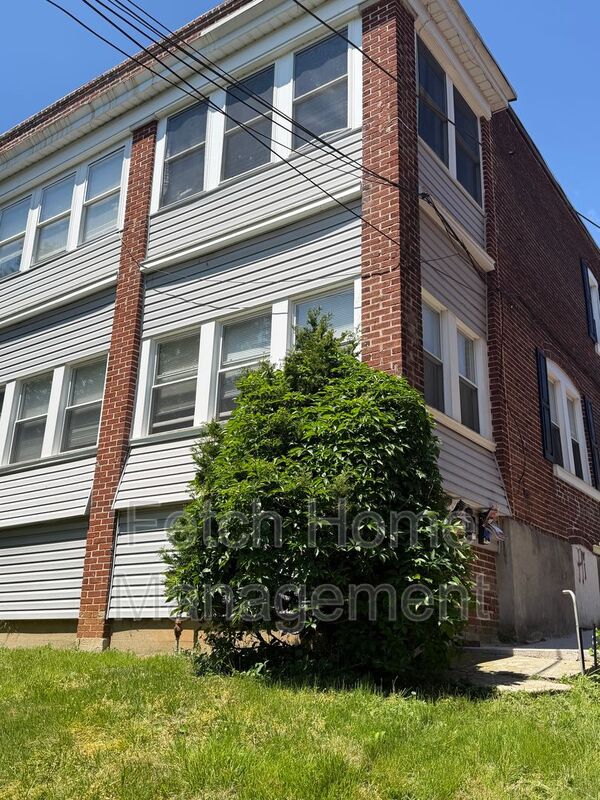 Lancaster House: 431 Fremont Street