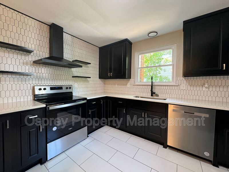Large 2 bedroom w/gourmet kitchen! 