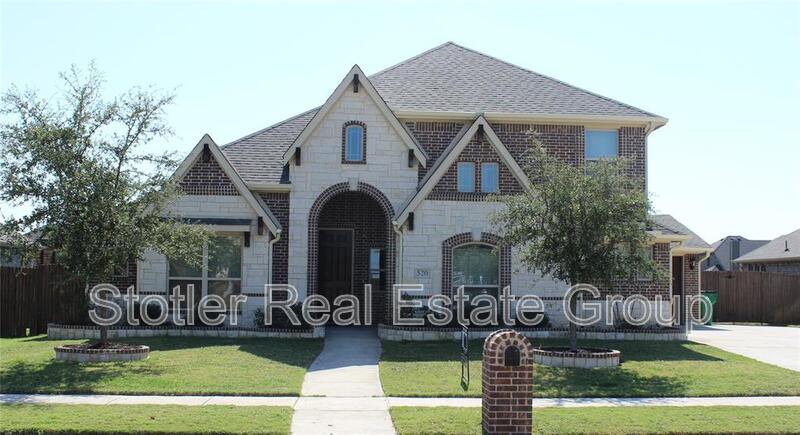 Waxahachie House: 520 Stillwater Drive