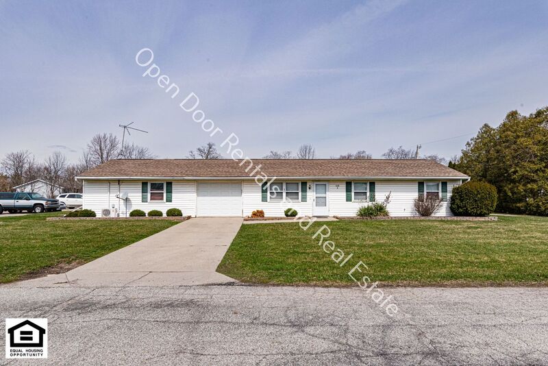 Garrett Condo: 608 W Dennis