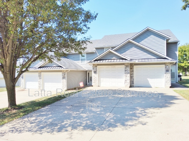 Blue Springs Townhome: 3235 SW Iron Creek Dr