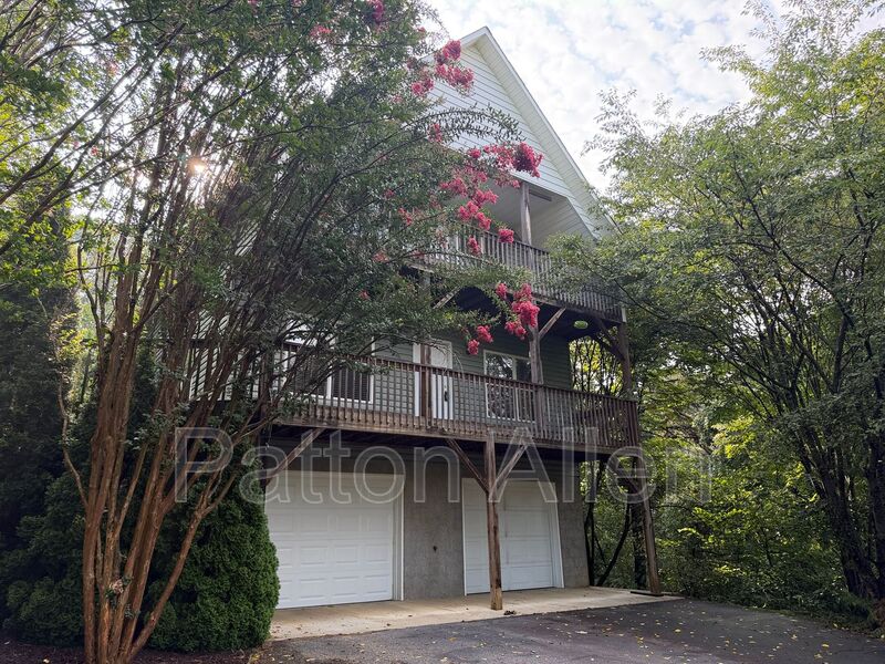 Alexander House: 59 Kelly Fields Dr