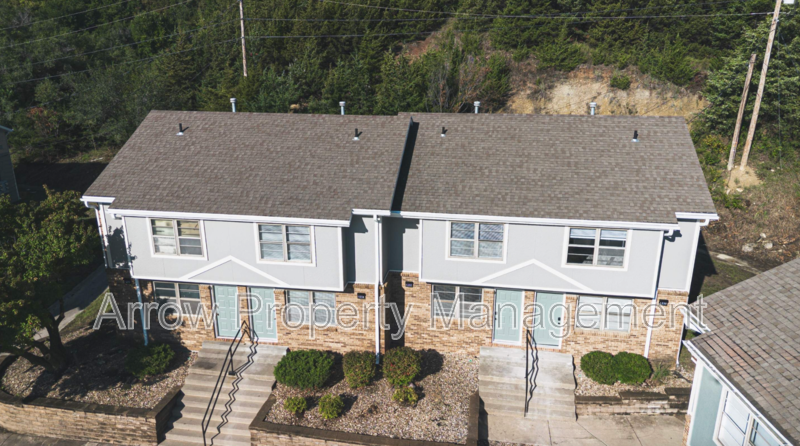 Junction City House: 1322 South Jackson Street