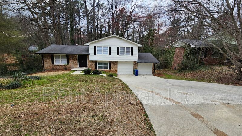 Decatur House: 2109 Newgate Drive