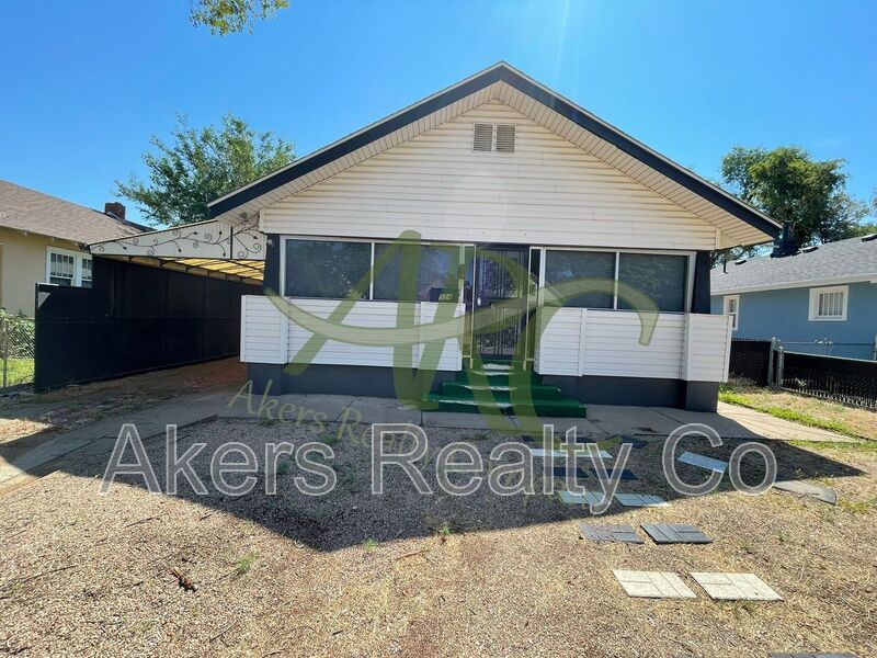 Pueblo House: 524 Belmont Ave