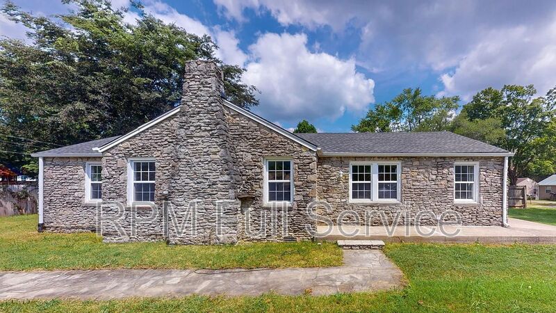 Gallatin House: 246 East Woodrow Street
