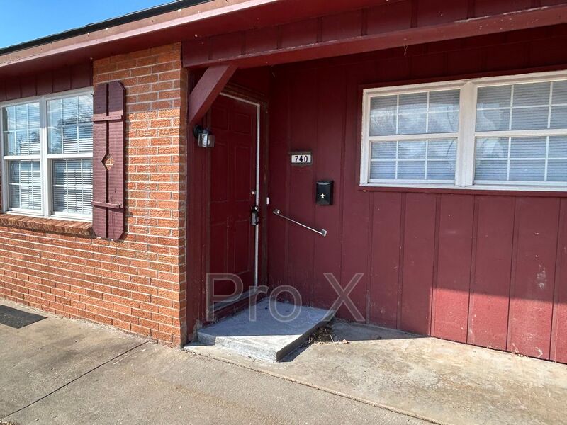 Rogers House: 740 N 6th St