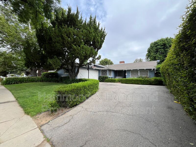 Woodland Hills House: 22607 Collins St.