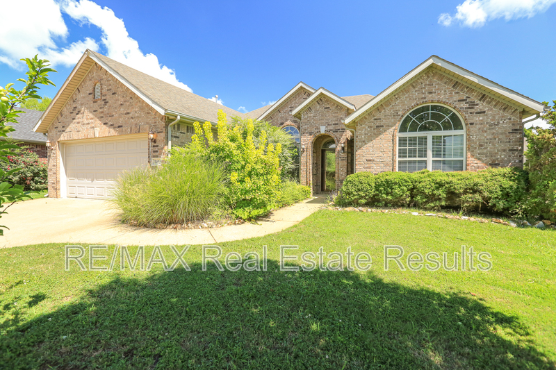 Bentonville House: 3104 SW Tunica Ave
