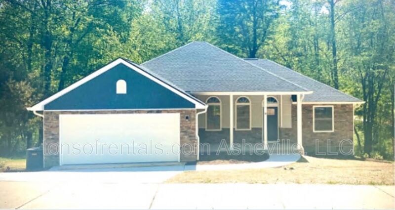 Hendersonville House: 31 John Halford Court