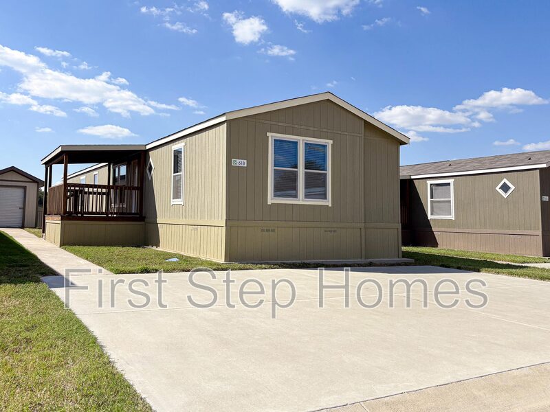 Tyler House: 618 San Rafael St