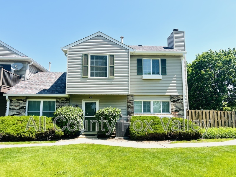 Buffalo Grove Townhome: 51 Le Jardin Court