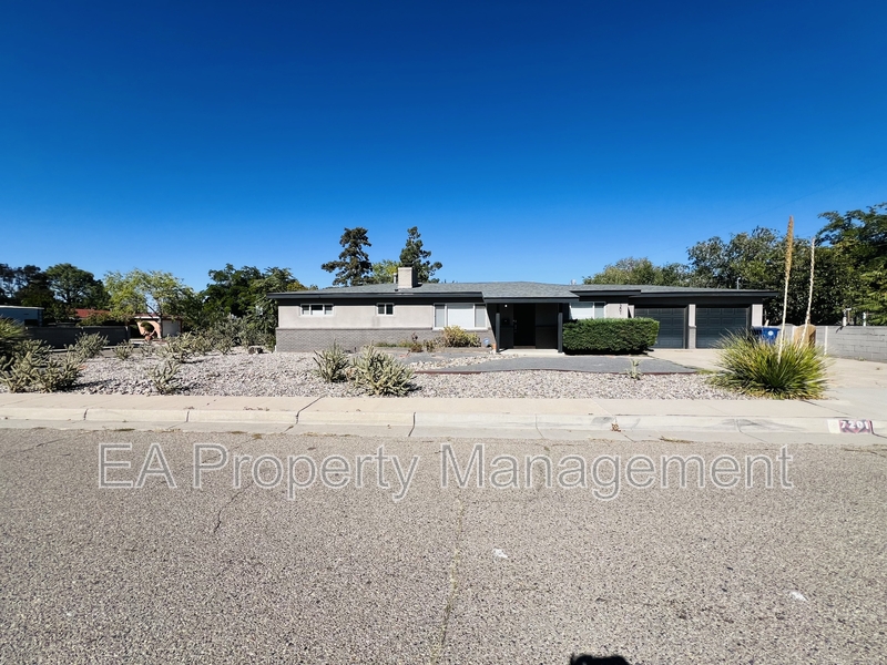 Albuquerque House: 7201 Mountain Rd NE
