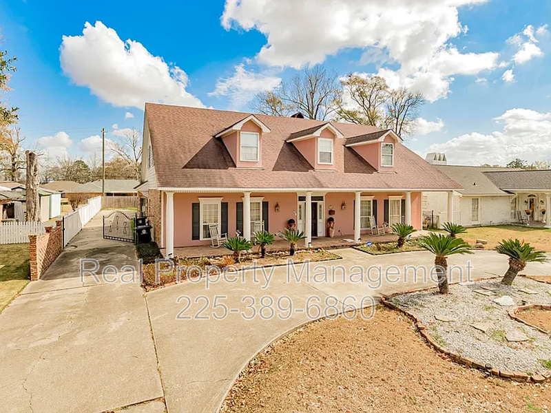 Baton Rouge House: 1022 Wooddale Blvd.