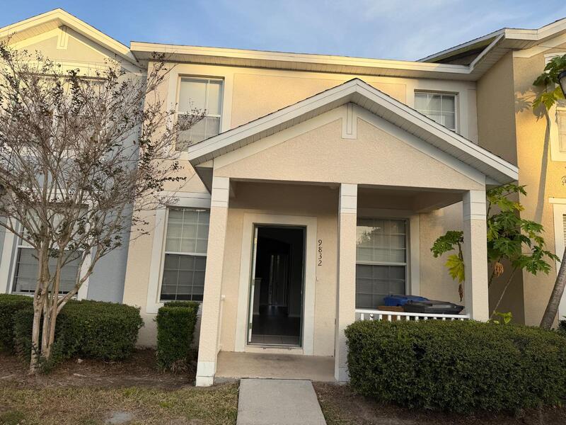 Riverview House: 9832 Carlsdale Dr