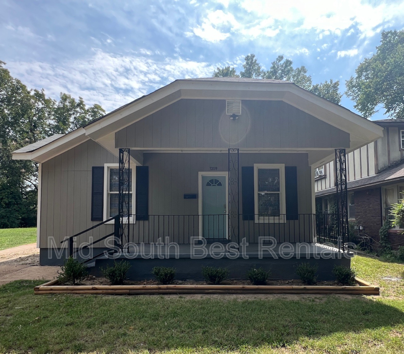 Memphis House: 1359 S Parkway E
