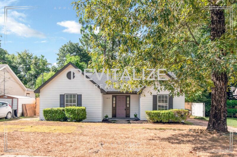 Mobile House: 6513 Victoria Place S