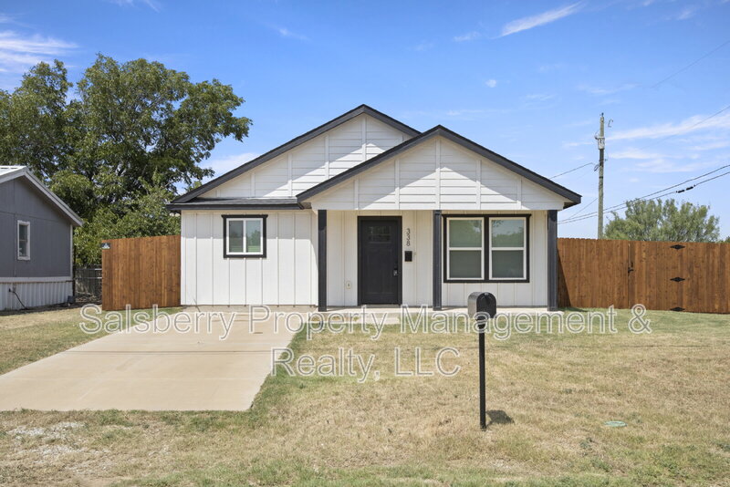 Jacksboro House: 338 South 3rd Street