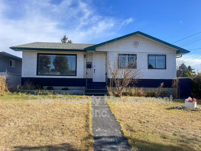 Edmonton House: 13411 61 St NW