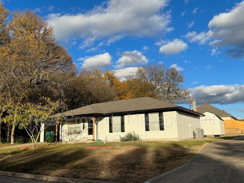 Sherman House: 701 S Valentine Dr.