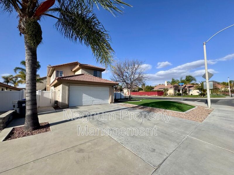 Murrieta House: 40475 Crystal Aire Ct