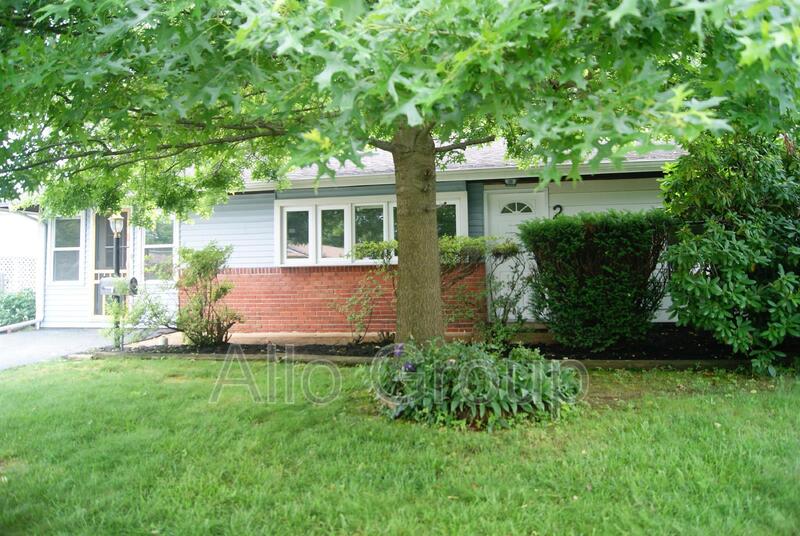 Newark House: 25 Martindale Dr