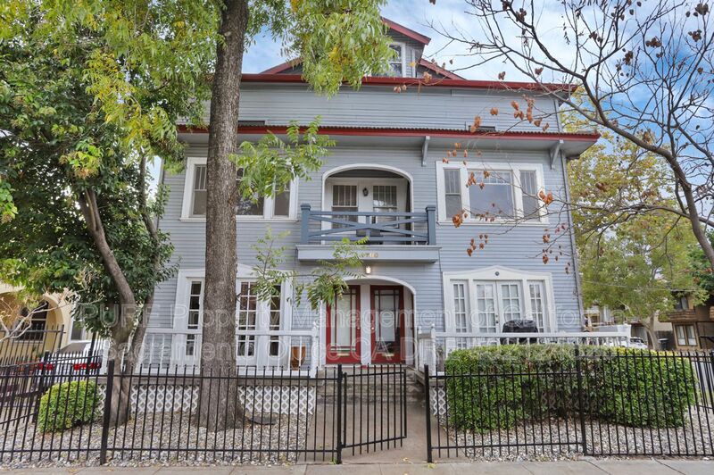 Sacramento House: 2700 T Street