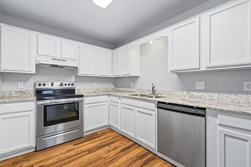 Bentonville House: 302 Parkcrest Dr
