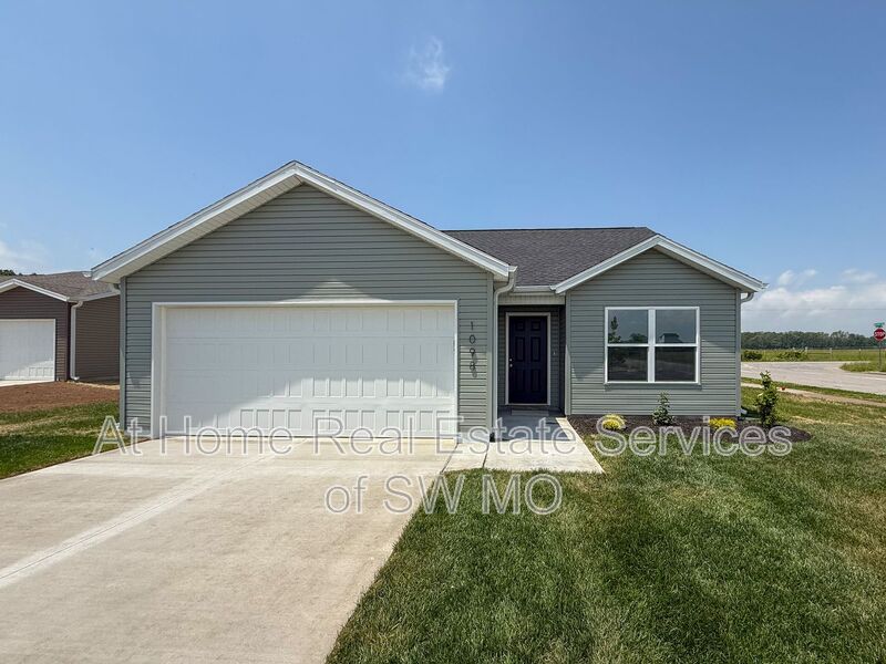 Rogersville House: 1098 Amherst Circle