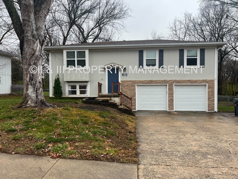 Olathe House: 815 E Johnston Street