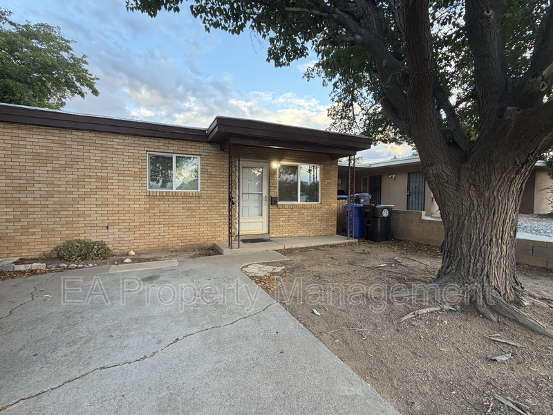 Albuquerque House: 8003 Constitution Avenue Northeast