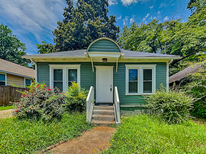 Atlanta House: 2497 Lakewood Ave SW