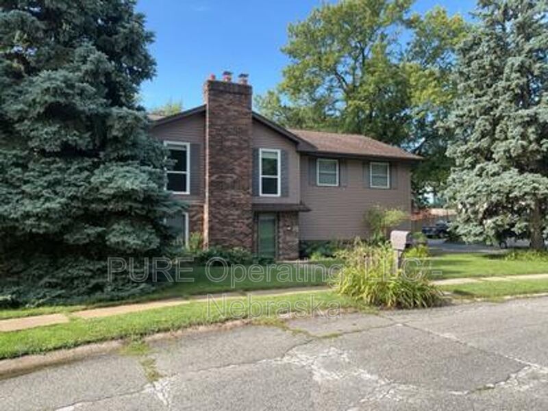 Omaha House: 10821 Curtis Avenue Cir