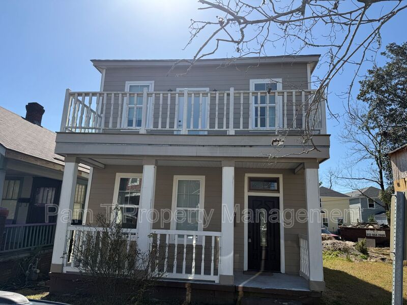 Savannah House: 513 E 33rd St