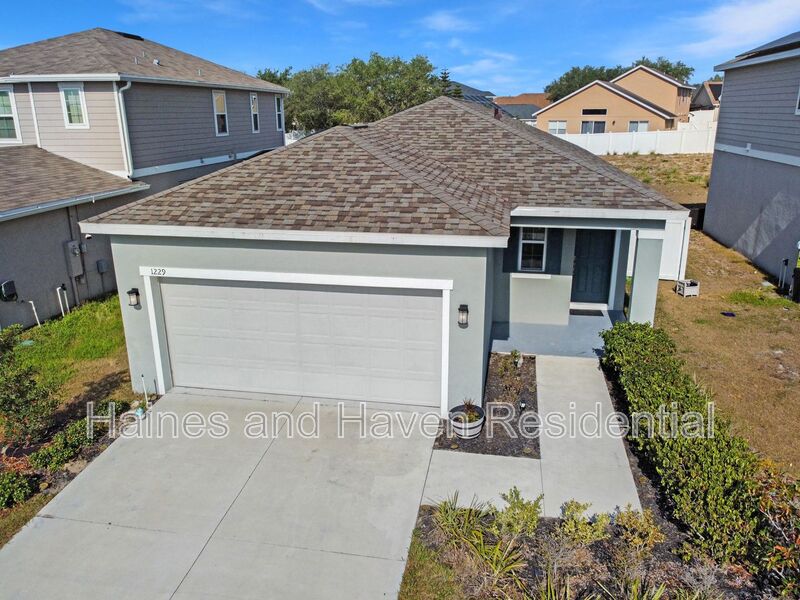 Haines City House: 1229 Forest Gate Cir