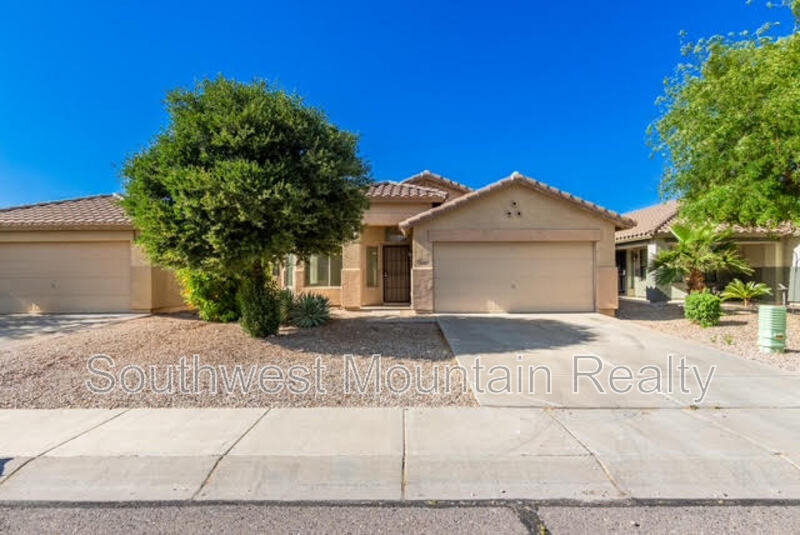 San Tan valley House: 1140 e Oak Tree