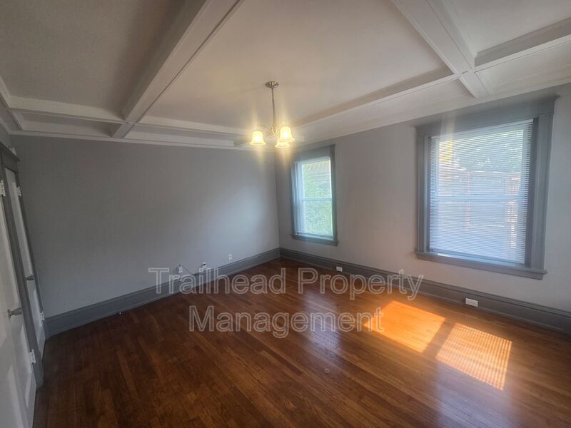 Kansas City House: 3227 Central St