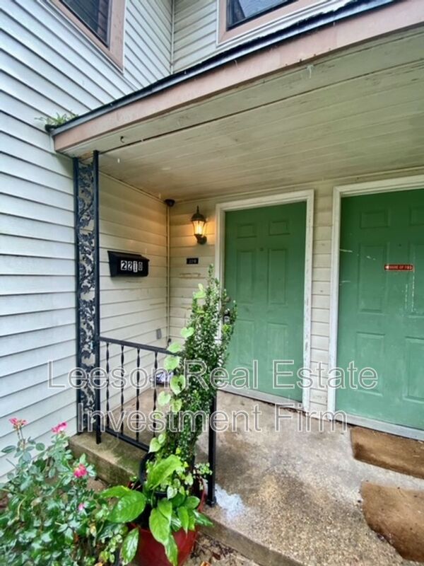 Shreveport House: 1101 College St