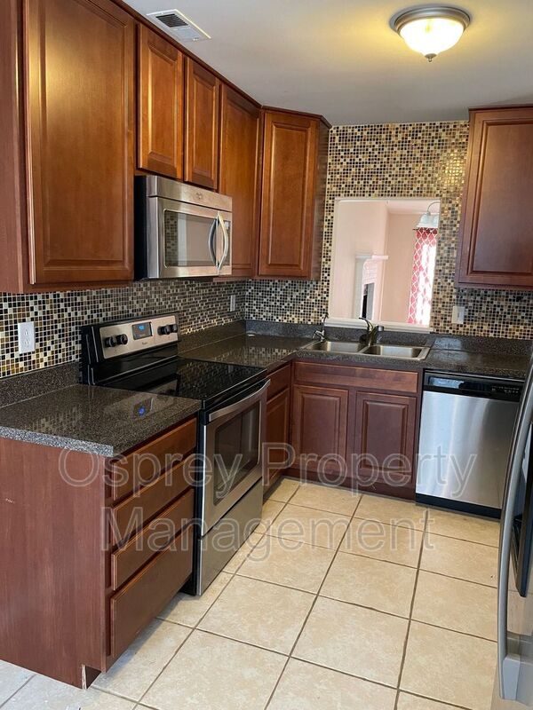 Charming 3-Bedroom Home with Garage in Virginia Beach - Photo 3