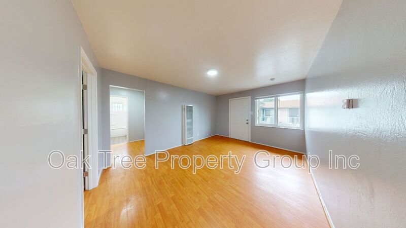 Oakland House: 6500 Foothill Blvd