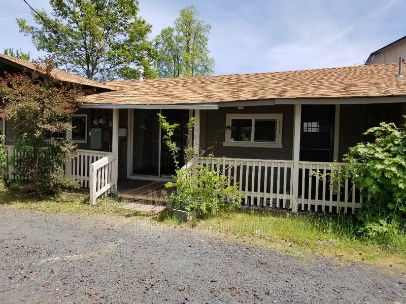 Grants Pass House: 1483 Fruitdale Dr