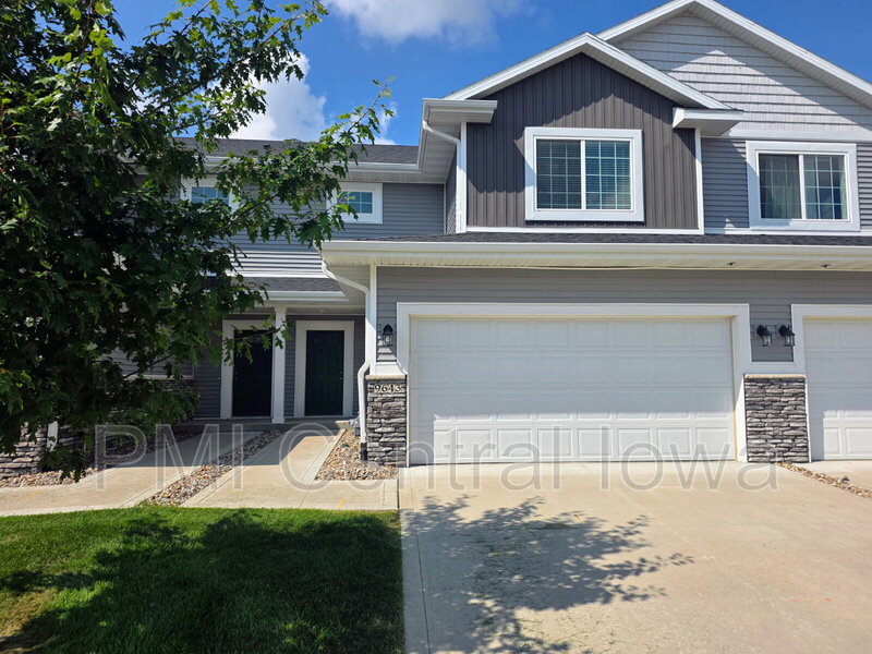 WDM Townhome: 9643 Turnpoint Dr