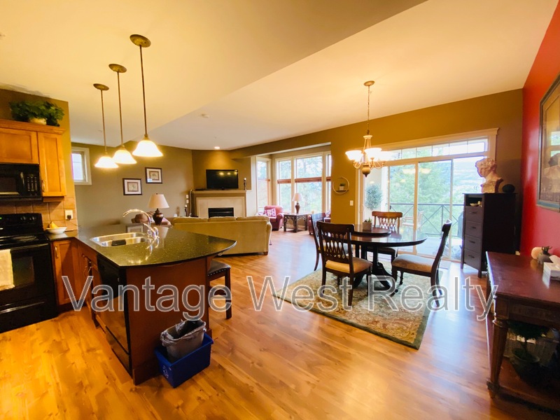 Kelowna House: 1795 Country Club Dr