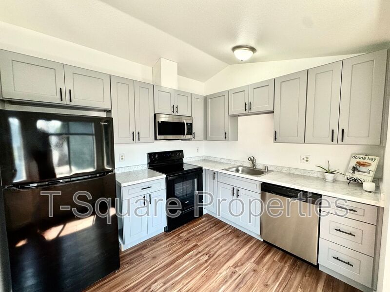 Lynnwood Condo: 2720 204th ST SW