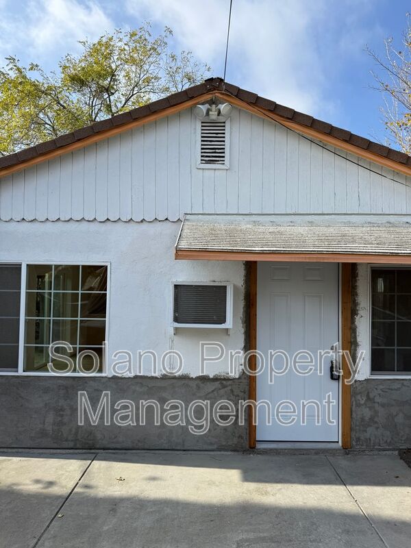 Fairfield House: 4479 Walters Road