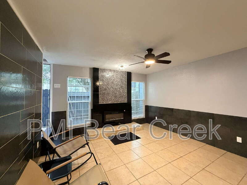 Houston Condo: 9550 Deering Drive