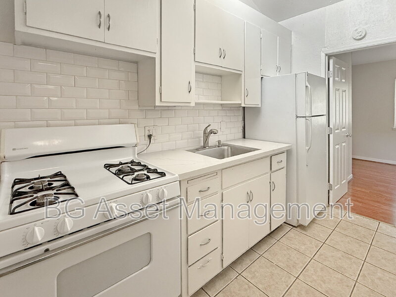 Richmond Condo: 945 S 45th Street
